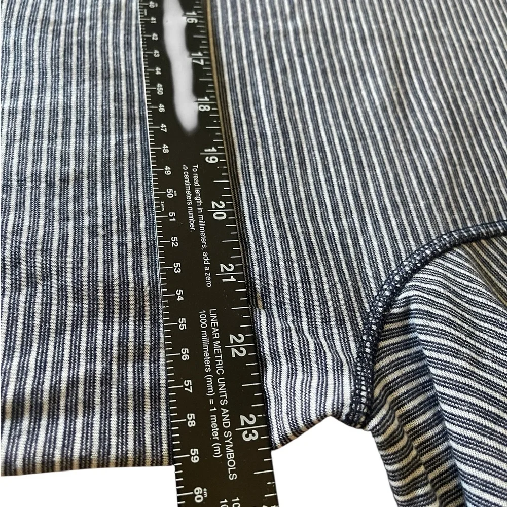 J. Crew Men’s size XL Navy Heathered Knit Top